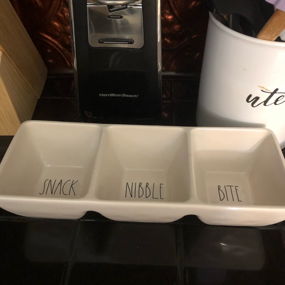 Rae dunn snack dip tray